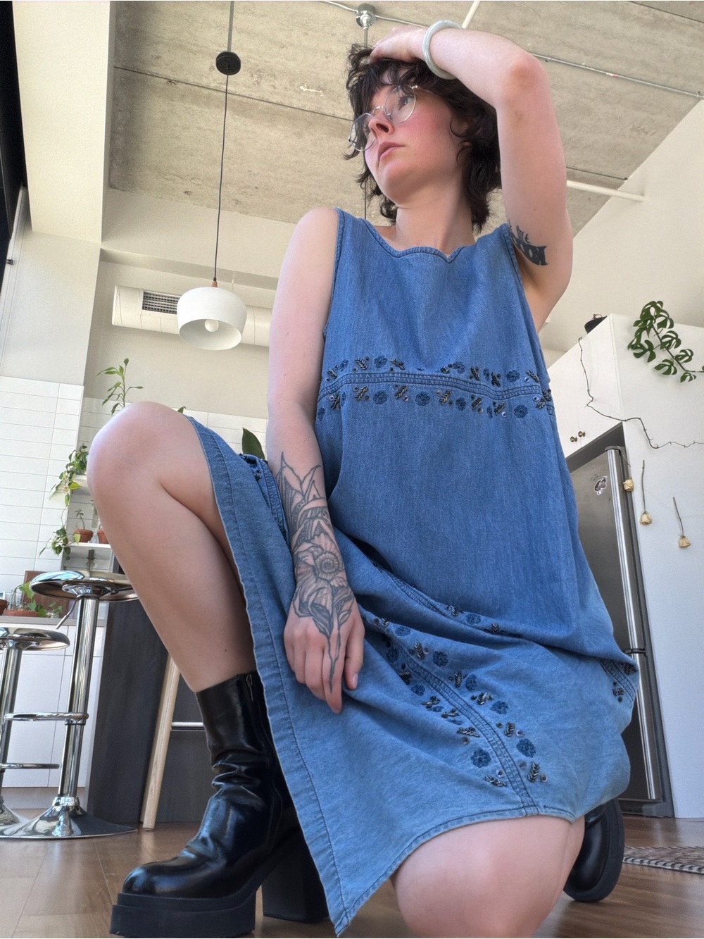 Vintage Sleeveless Blue Denim Dress with Embroidered Trim - Picture 2 of 5